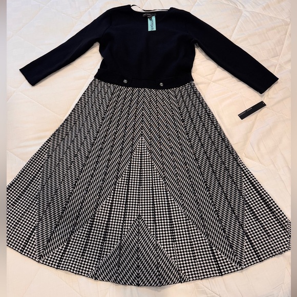 Maggy London Ronan Aline Mixed Media Midi Dress size medium Black and White - Picture 1 of 9